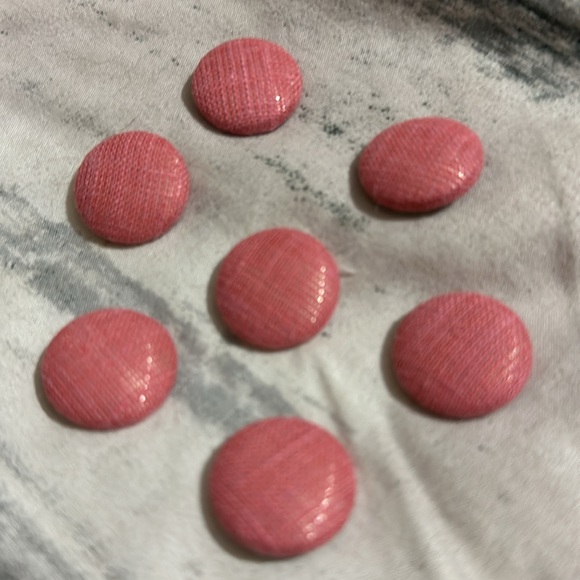 ๐๐ Vintage button set, 7 pink fabric covered metal buttons 2 plastic pearl ๐ - Picture 2 of 7